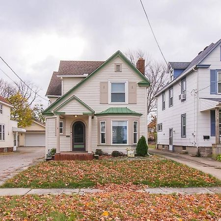 Lakeside Home In Lorain Extérieur photo
