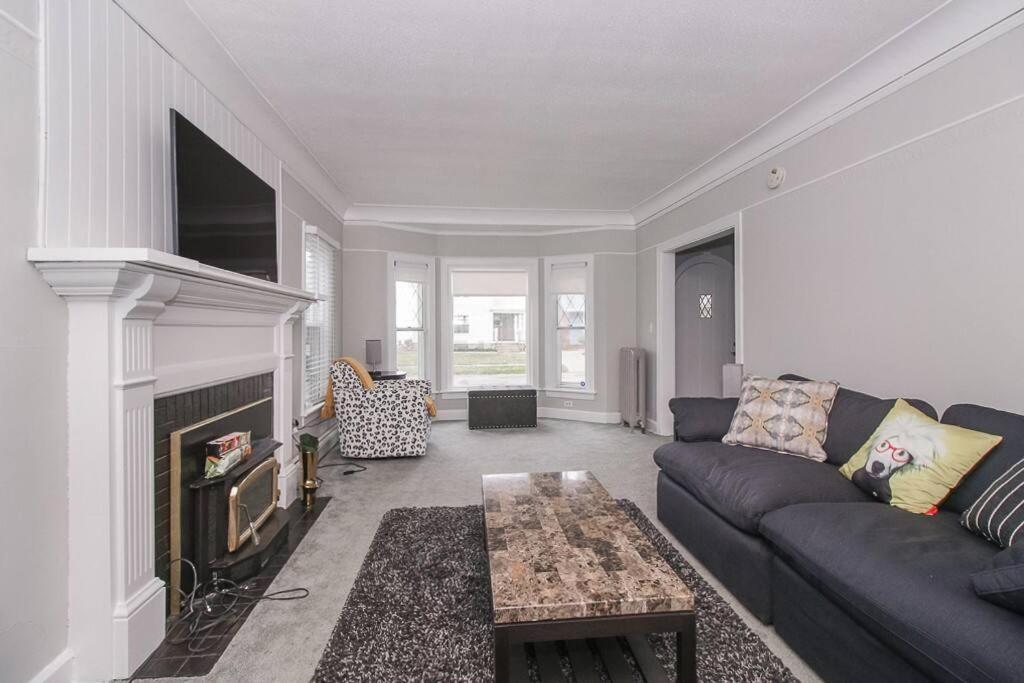 Lakeside Home In Lorain Extérieur photo