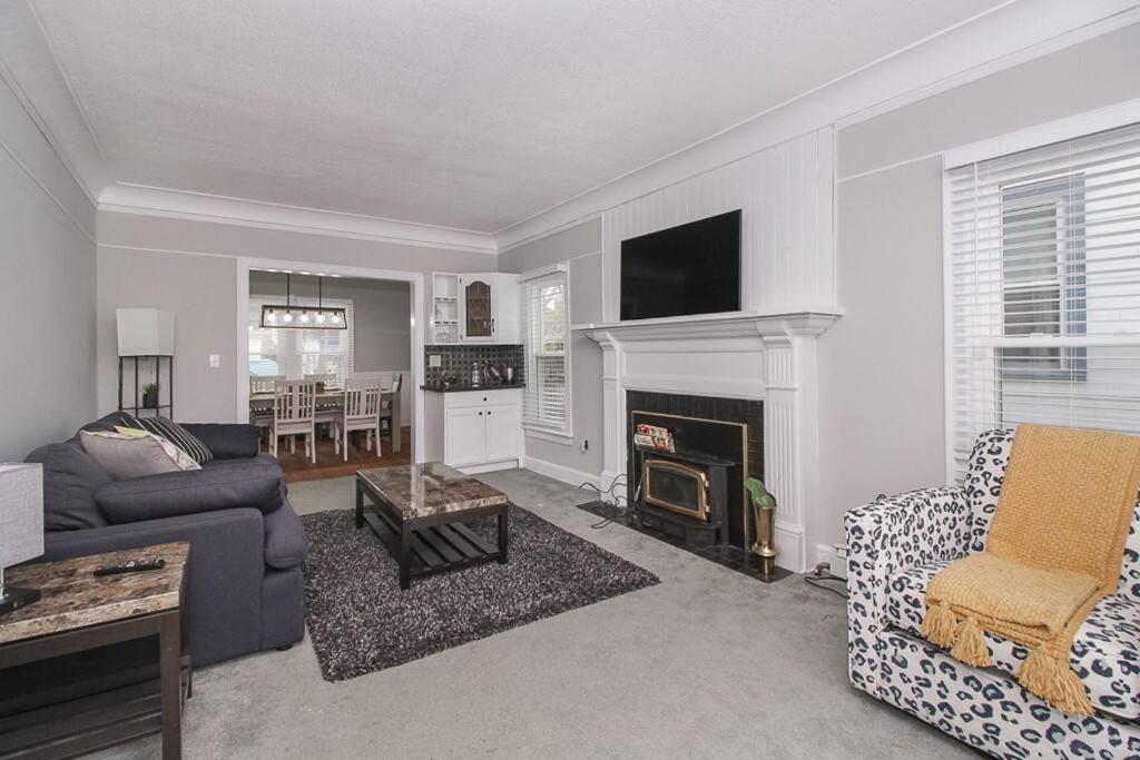 Lakeside Home In Lorain Extérieur photo