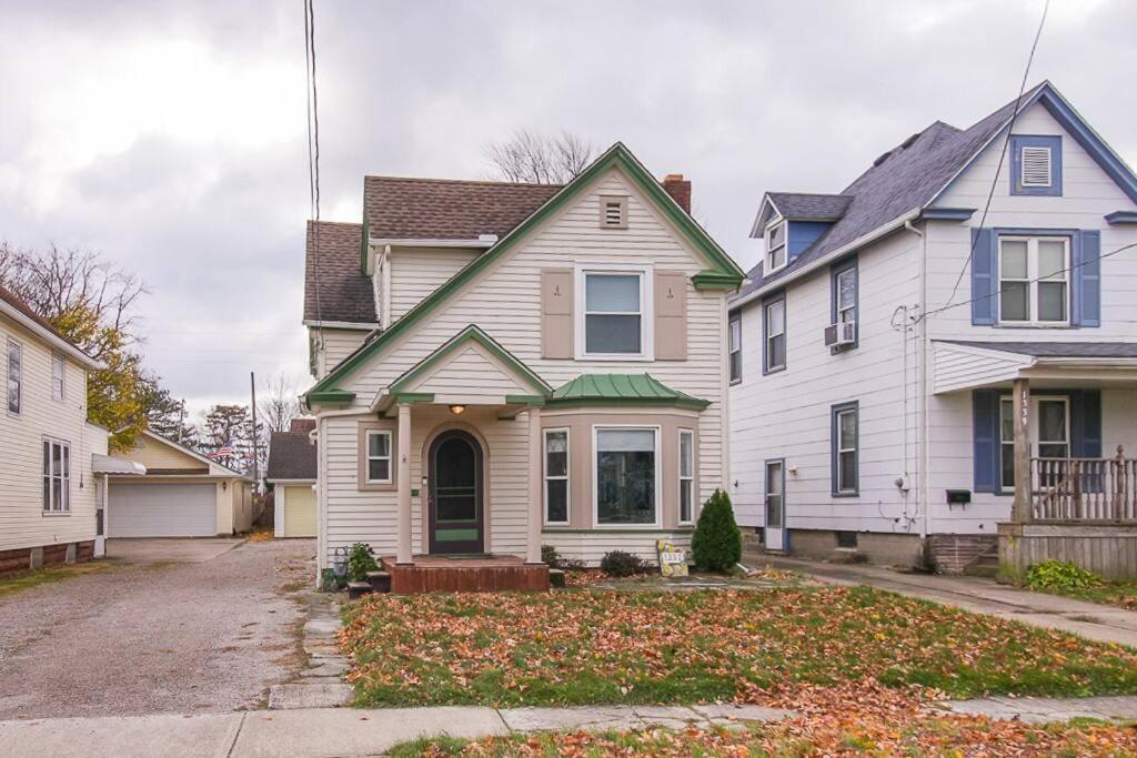 Lakeside Home In Lorain Extérieur photo