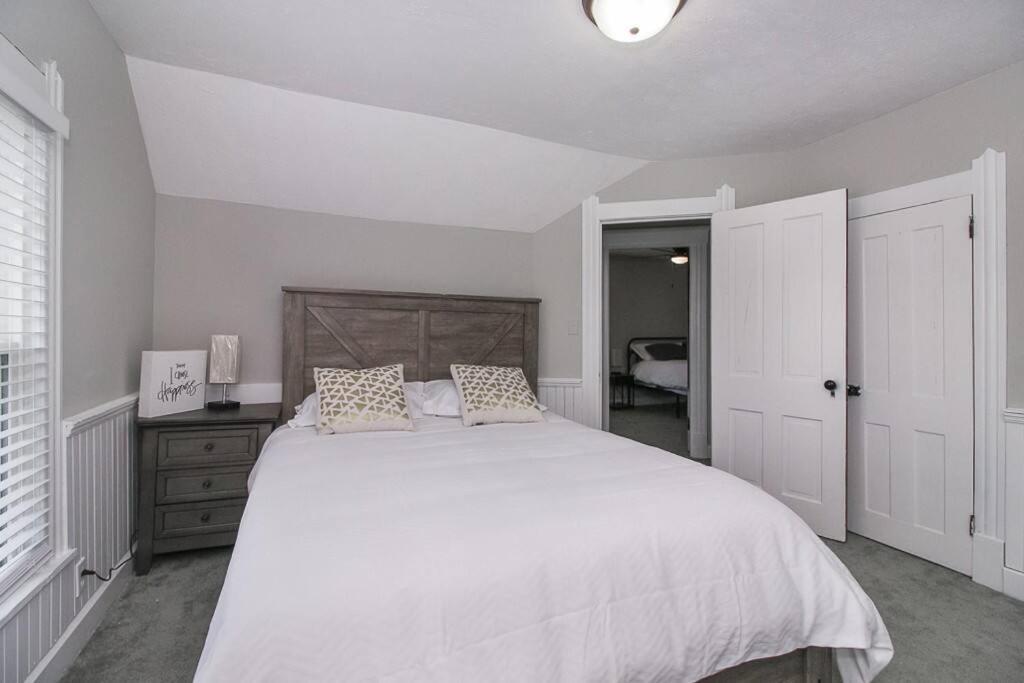 Lakeside Home In Lorain Extérieur photo