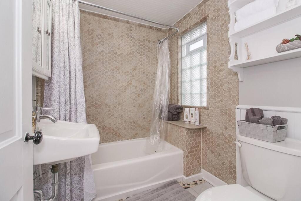 Lakeside Home In Lorain Extérieur photo