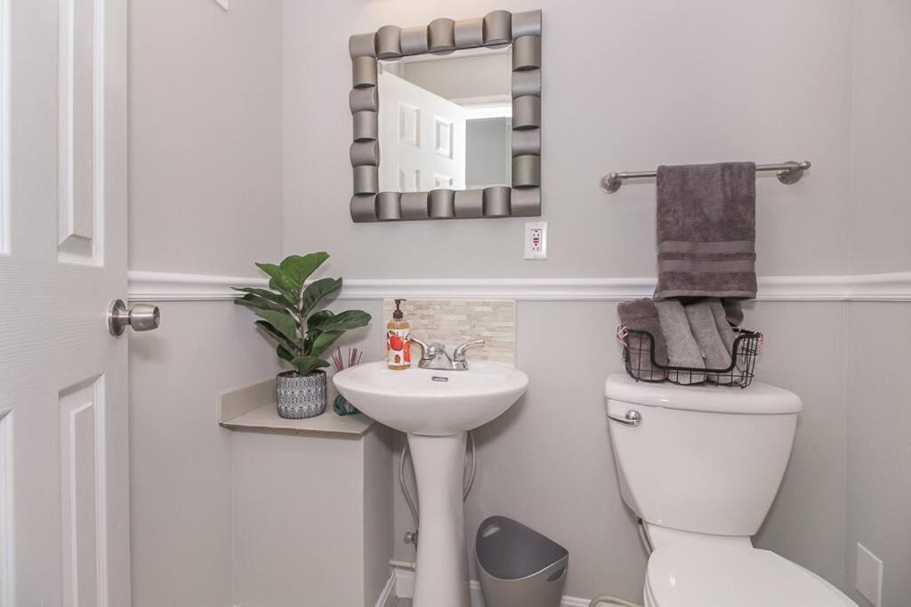 Lakeside Home In Lorain Extérieur photo
