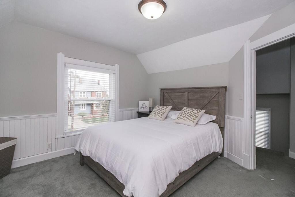 Lakeside Home In Lorain Extérieur photo
