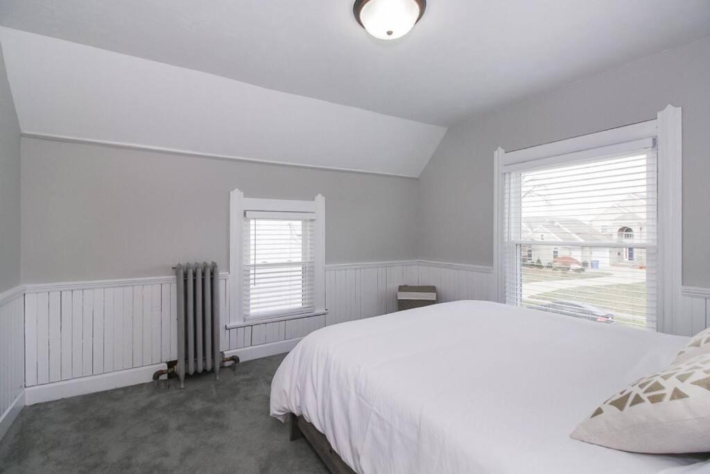 Lakeside Home In Lorain Extérieur photo