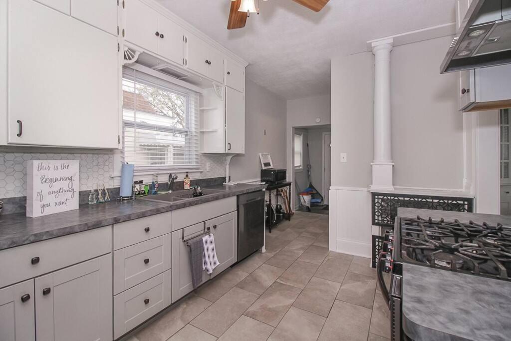 Lakeside Home In Lorain Extérieur photo