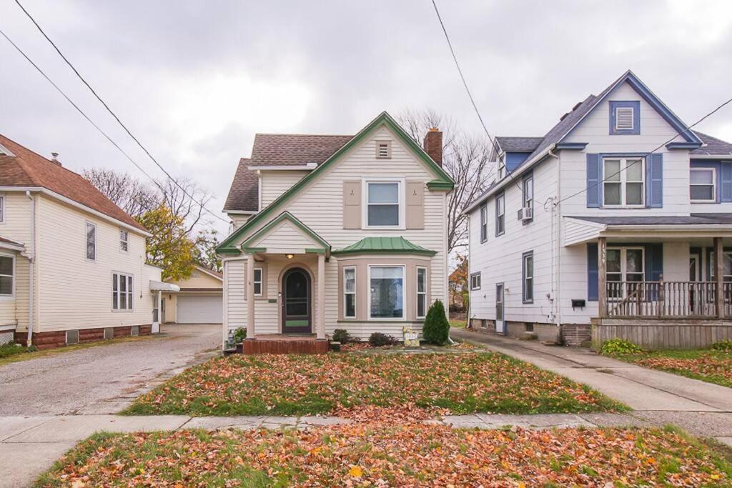 Lakeside Home In Lorain Extérieur photo